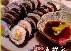 Illustration of how to make tuna kimbap 4