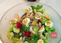 Tuna and Chickpea Salad Recipe Illustration 6