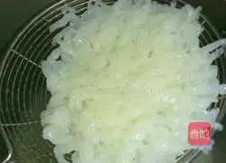 Illustrations of how to cook fish in slurry water 10