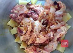 Illustration of how to cook chicken with potatoes in 5 minutes 3