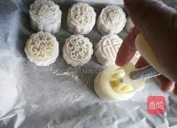 Coconut Snow Skin Mooncake (Mung Bean Custard Filling) Recipe 16