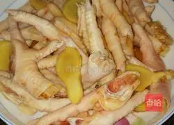 Illustration of braised chicken feet in oil 3