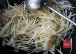 Illustration of how to make ginger fried pork 4