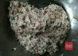 Illustration of how to make minced meat stuffed with green peppers 2