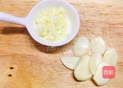 Illustration of how to make fried eel with wild rice noodles 4