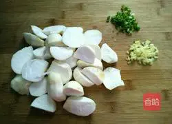 Illustration of how to make steamed pork with taro powder 4