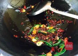 Illustration of how to make vegetables in dry pot 7