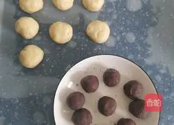 Yunnan Traditional Desserts - Egg White Cake Recipe Illustration 3