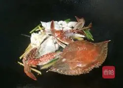 Illustration of how to make stir-fried crabs with onion and ginger 7