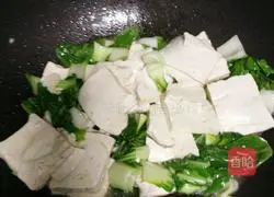 Illustration of how to make fried green vegetables and tofu 9