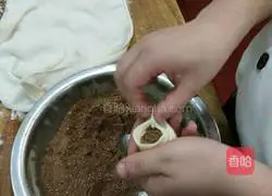 Illustration of how to make nut brown sugar pot helmet 3