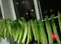 Illustration of making pickled cucumbers 3