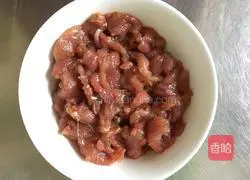 Illustration of how to cook spring bamboo shoots and fried meat 4