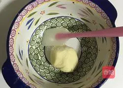 Illustration of how to make condensed milk thin biscuits 4