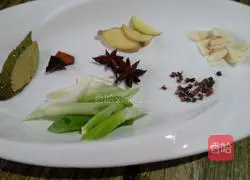 Illustration of how to make secret sauce elbow 8