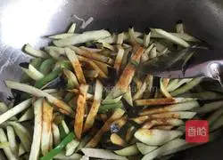 Illustration of Homemade Eggplant Braised Noodles 4