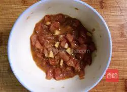 Illustration of how to make pickled pepper and diced pork and steamed noodles 2