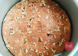 Illustration of how to make banana walnut cake 19