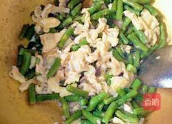 Illustration of how to make braised noodles with beans and eggs 9