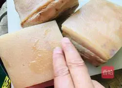 Illustration of how to make pork with pickled vegetables 2