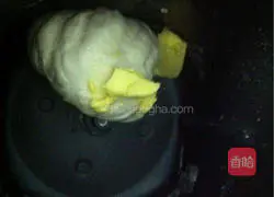 Illustration of how to make sausage pizza 2 