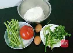 Illustration of making braised noodles with beans, tomatoes and eggs 1