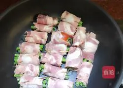 Illustration of how to make bacon rolls 5