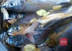 Illustration of how to make salt and pepper yellow croaker 2