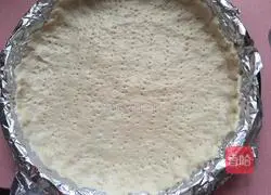 Illustration of how to make shrimp and bacon pizza 6