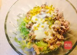 Illustration of how to make tuna cole salad 9