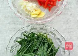 Illustration of how to make shredded pork with green onions 2