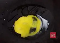 Illustration of how to make fried rice noodles with chopped pepper 2