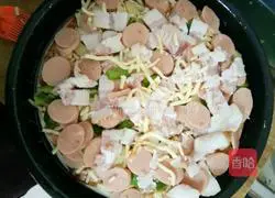 Illustration of how to make ham and bacon pizza 8