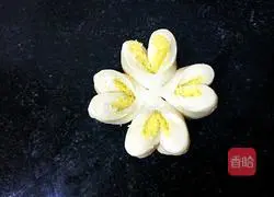 Fancy Coconut Bread Recipe Illustration 12