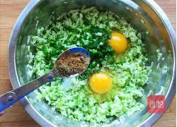 Zucchini and Egg Soft Pancake Bento Recipe Illustration 6