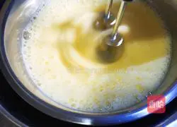 Illustration of how to make whole egg original cupcakes 5