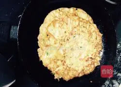 Illustration of how to make pan-fried potato pancakes 7