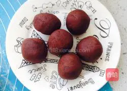 Illustration of how to make whole wheat bean paste bread rolls 6