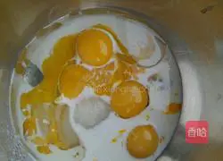 Illustration of how to make strawberry jam cake roll 2