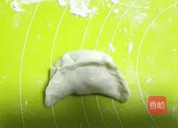 Illustration of how to make steamed mutton dumplings 13