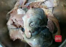 Illustration of how to make double pepper pickled fish 3