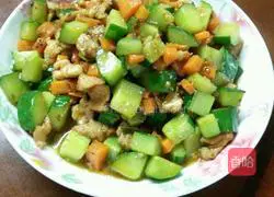 Illustration of how to make cucumber and pork ribs with diced chicken in sauce 10