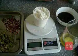 Illustration of how to make high-gluten fruit flower bread 1