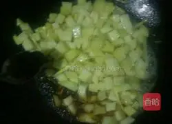 Illustration of how to make fried rice noodles with potatoes and kelp 4