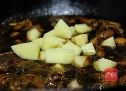 Illustration of how to make braised chicken and rice 10