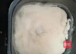 Illustration of how to make authentic Shaanxi fried noodles (for three people)