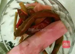 Illustration of how to cook kimchi noodles 3