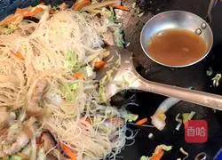 Illustration of Taiwanese fried rice noodles 4