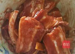 Illustration of how to make steamed pork with pumpkin flour 2