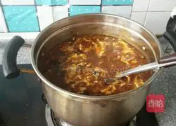 Illustration of making braised noodles with shredded mushrooms and chicken 13